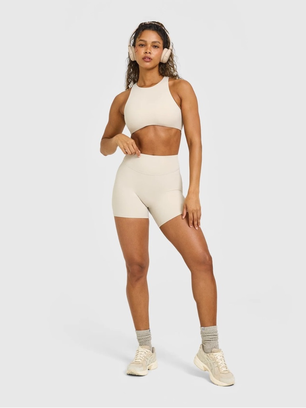 Oner Active Soft Motion HIGH WAISTED SHORTS 6" WITH WHITE LOGO Sand Size S - Picture 2 of 7